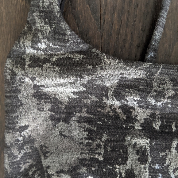 Metallic Lulu Energy Bra 🥰 - Picture 7 of 7